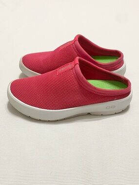 OOFOS OOcoozie Sport Mule Neon Berry Pink
